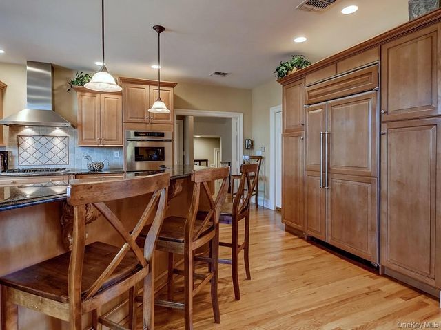 17 Constitution Court, Tuxedo Park, NY 10987