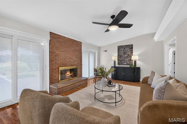 9 Green Oaks Drive, Olivette, MO 63132