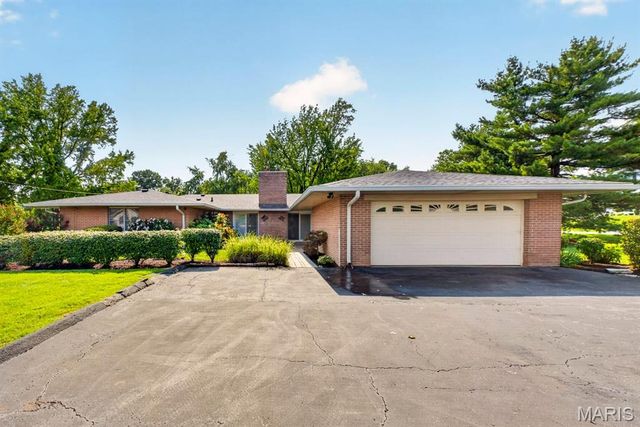 9 Green Oaks Drive, Olivette, MO 63132