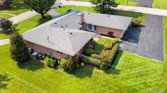 9 Green Oaks Drive, Olivette, MO 63132
