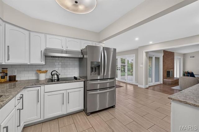 9 Green Oaks Drive, Olivette, MO 63132