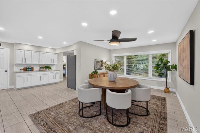 9 Green Oaks Drive, Olivette, MO 63132