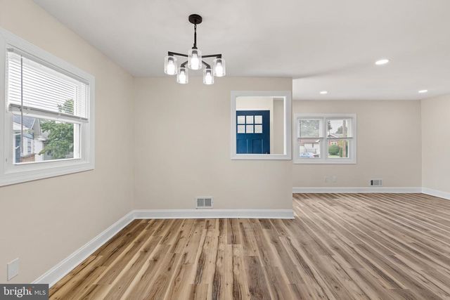 17 VARMAR DR, New Castle, DE 19720
