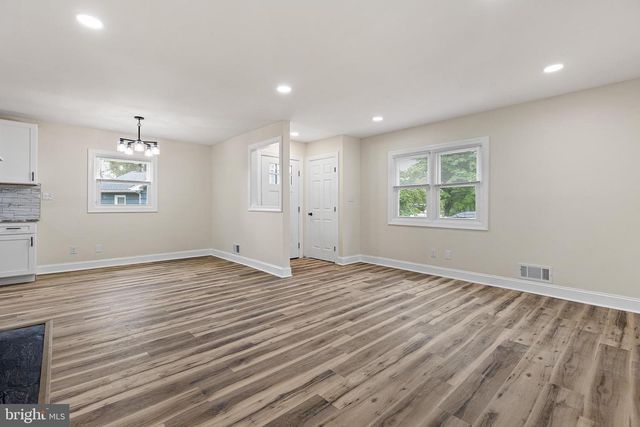17 VARMAR DR, New Castle, DE 19720