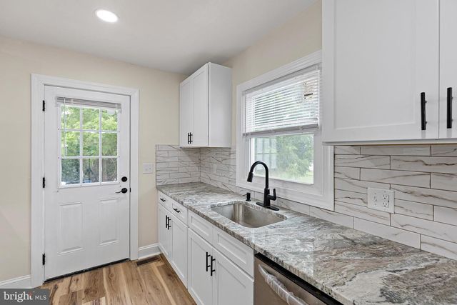 17 VARMAR DR, New Castle, DE 19720