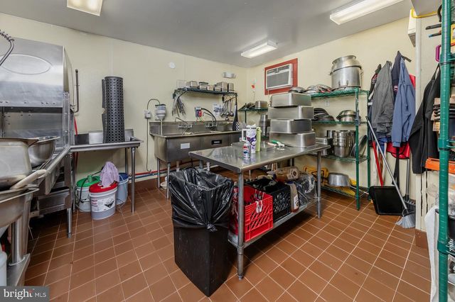 4 N WHITE HORSE PIKE N, Lindenwold, NJ 08021