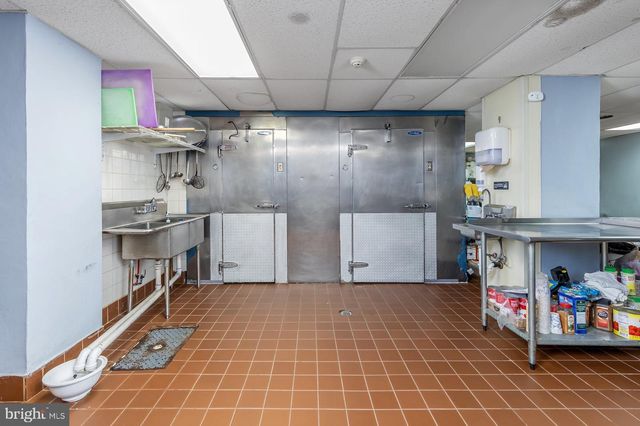 4 N WHITE HORSE PIKE N, Lindenwold, NJ 08021