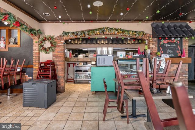 4 N WHITE HORSE PIKE N, Lindenwold, NJ 08021