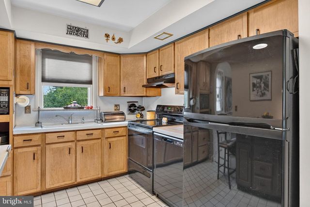121 HOME LN, Landisville, PA 17538