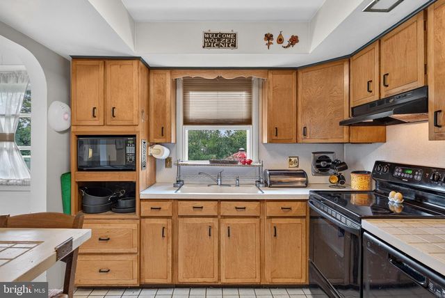 121 HOME LN, Landisville, PA 17538