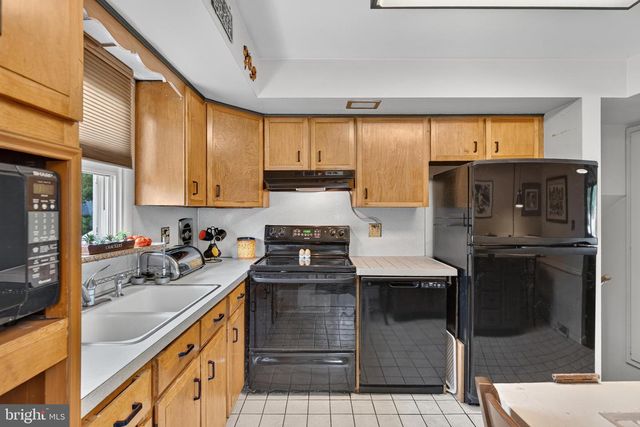 121 HOME LN, Landisville, PA 17538