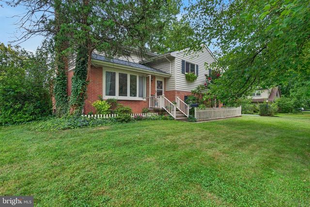 121 HOME LN, Landisville, PA 17538