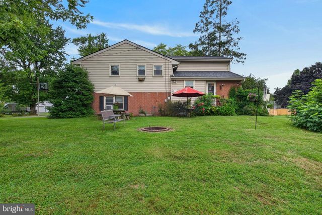 121 HOME LN, Landisville, PA 17538
