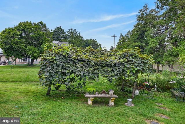 121 HOME LN, Landisville, PA 17538