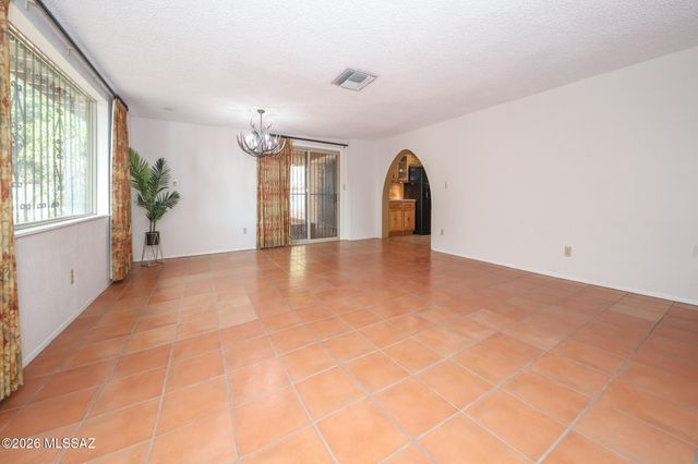 7509 E 42nd Street, Tucson, AZ 85730