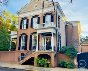 211 E Charlton Street, Savannah, GA 31401