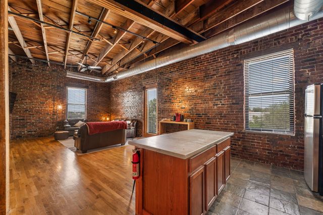 509 W Olive Street 206, Springfield, MO 65806