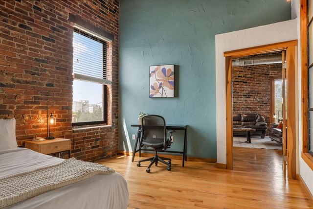 509 W Olive Street 206, Springfield, MO 65806