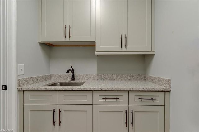1808 A New Garden Road, Greensboro, NC 27410