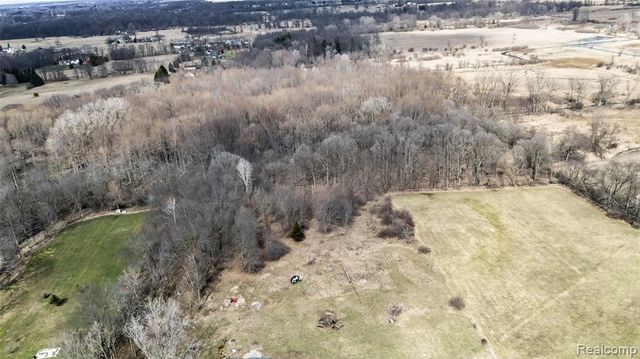 5516 W Lowe Road, Fowlerville, MI 48836