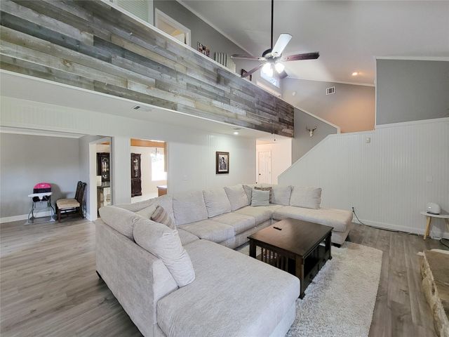 1512 Bell Oaks Drive, Bellville, TX 77418