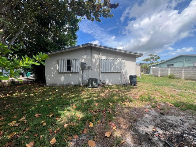 4340 Broadway Street, Lake Worth, FL 33461