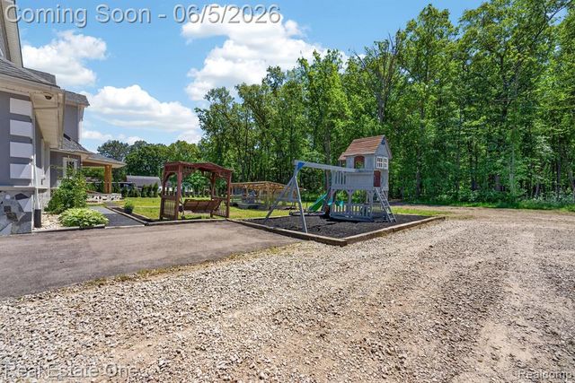 26987 Crawford Road, Romulus, MI 48174