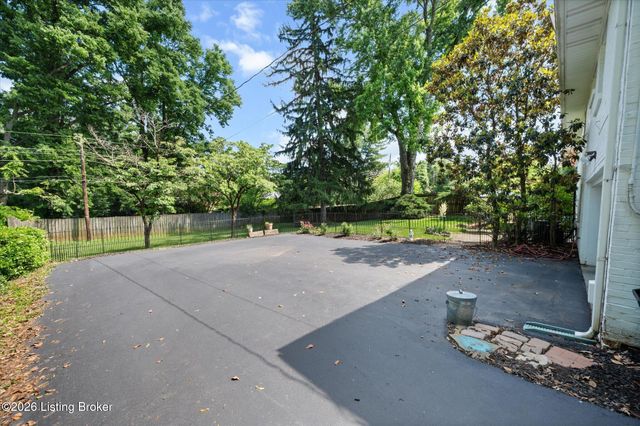 613 Dorsey Way, Louisville, KY 40223