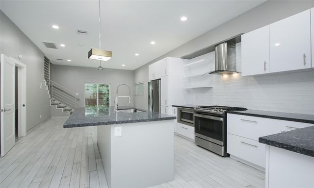 309 E 43rd Street A, Houston, TX 77022