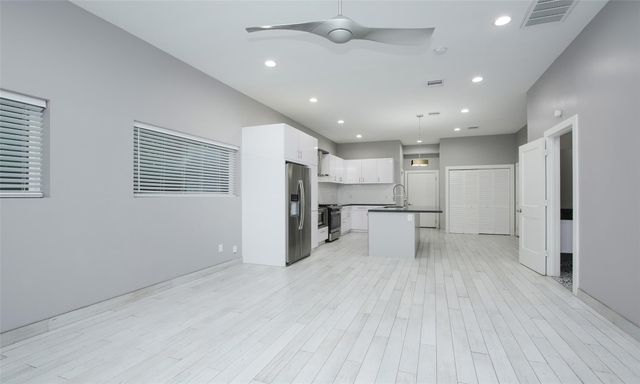 309 E 43rd Street A, Houston, TX 77022