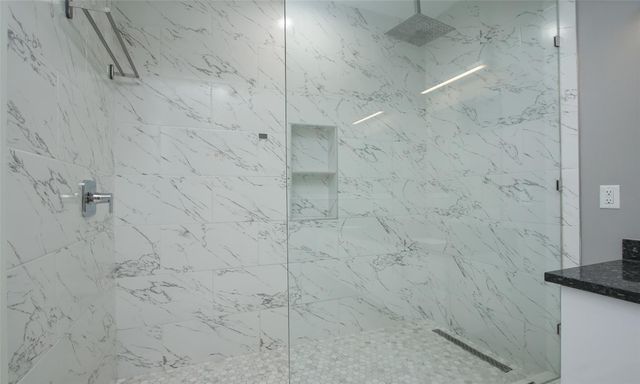 309 E 43rd Street A, Houston, TX 77022