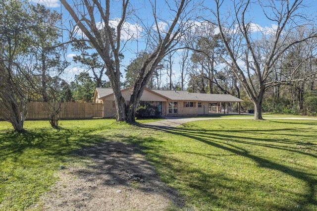 44271 Hwy 105, Batson, TX 77519