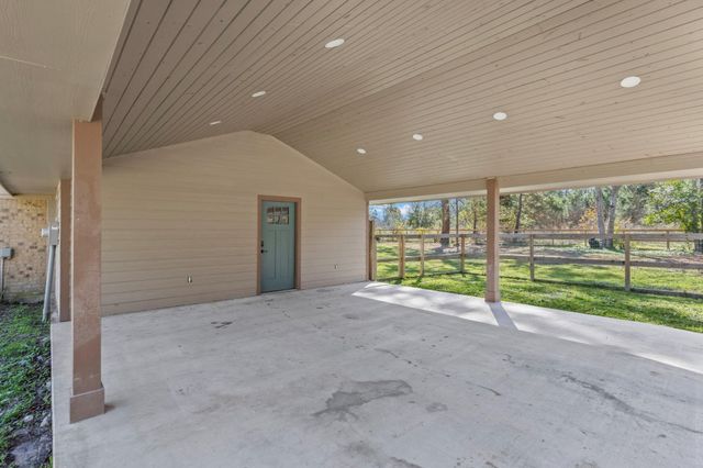 44271 Hwy 105, Batson, TX 77519
