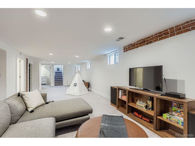 2218 Cherry St, Denver, CO 80207