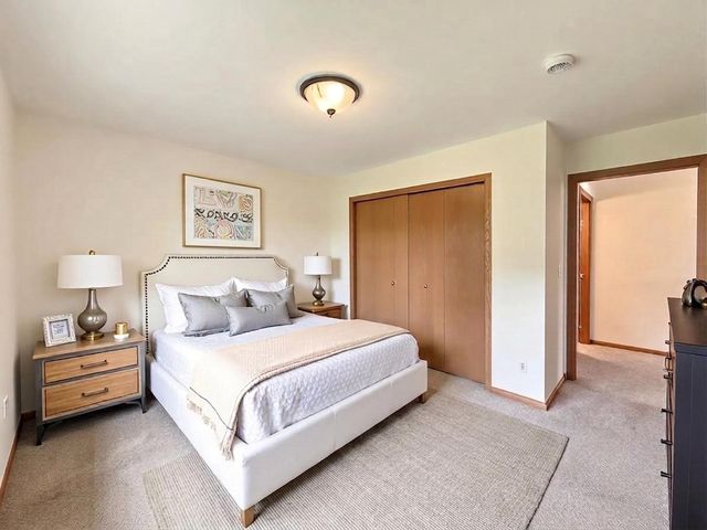 512 Old Indian Trail, Deforest, WI 53532