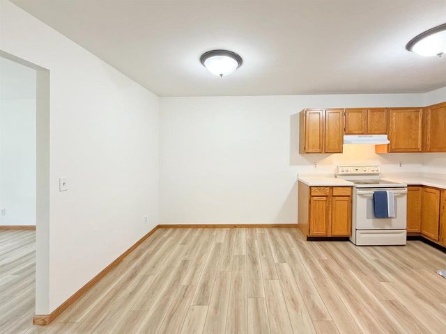 512 Old Indian Trail, Deforest, WI 53532