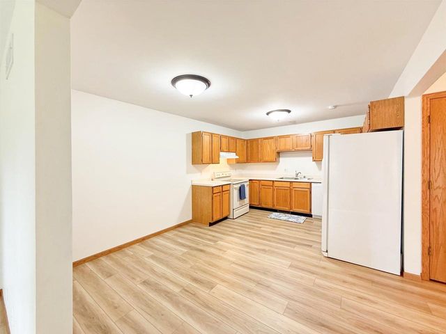 512 Old Indian Trail, Deforest, WI 53532