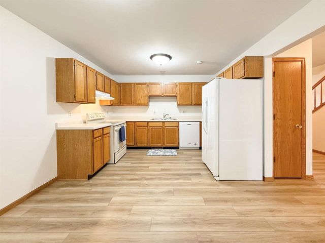 512 Old Indian Trail, Deforest, WI 53532