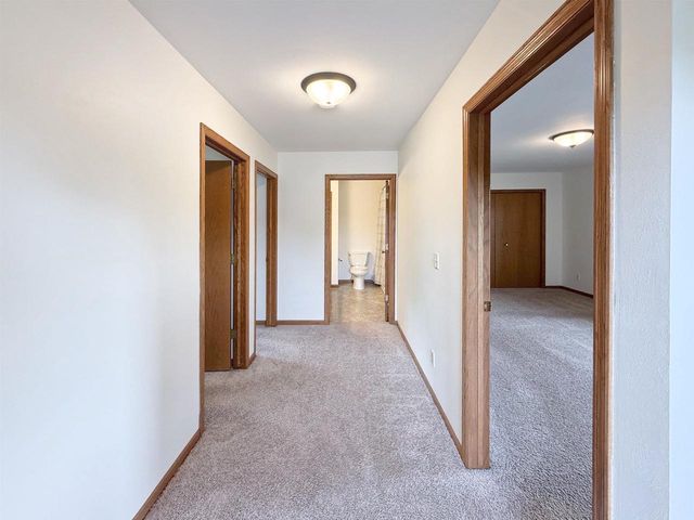 512 Old Indian Trail, Deforest, WI 53532