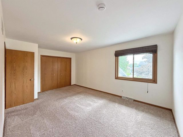 512 Old Indian Trail, Deforest, WI 53532