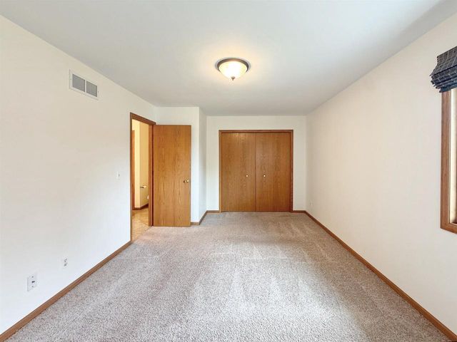 512 Old Indian Trail, Deforest, WI 53532