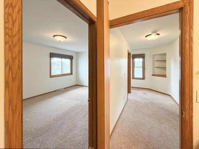 512 Old Indian Trail, Deforest, WI 53532