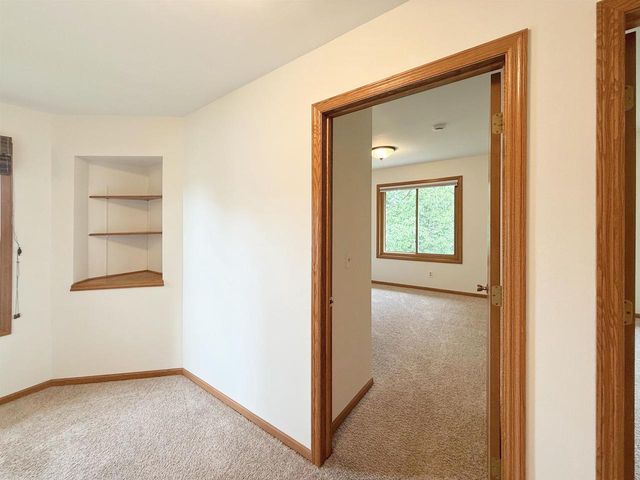 512 Old Indian Trail, Deforest, WI 53532