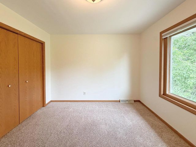 512 Old Indian Trail, Deforest, WI 53532