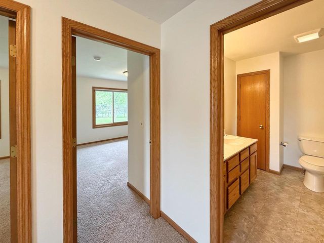 512 Old Indian Trail, Deforest, WI 53532