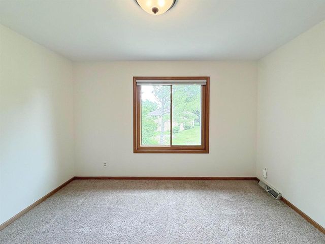512 Old Indian Trail, Deforest, WI 53532