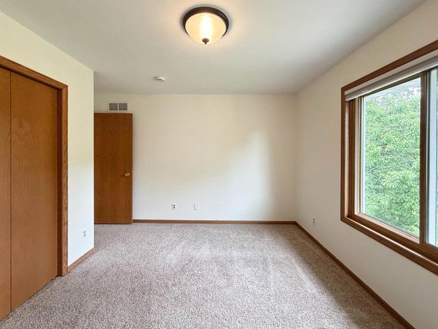 512 Old Indian Trail, Deforest, WI 53532
