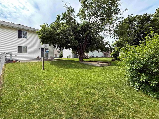 512 Old Indian Trail, Deforest, WI 53532