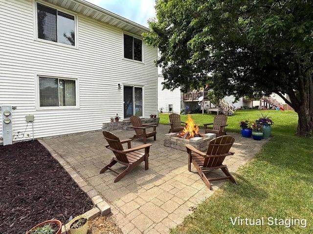 512 Old Indian Trail, Deforest, WI 53532