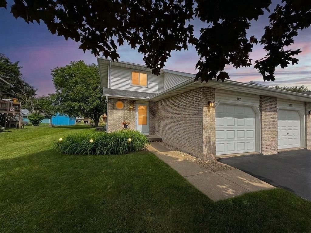 512 Old Indian Trail, Deforest, WI 53532